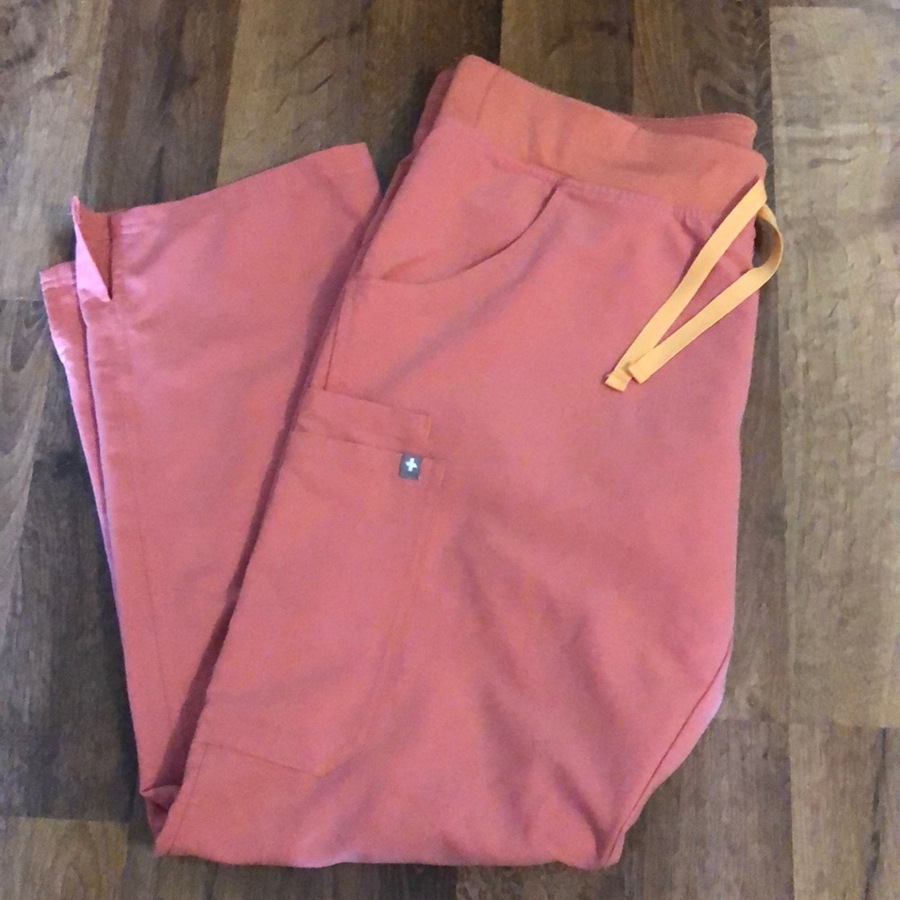 Figs coral pant LP